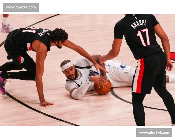 勇士对阵开拓者首战揭幕季后赛走势引发热议双方核心战术博弈成焦点